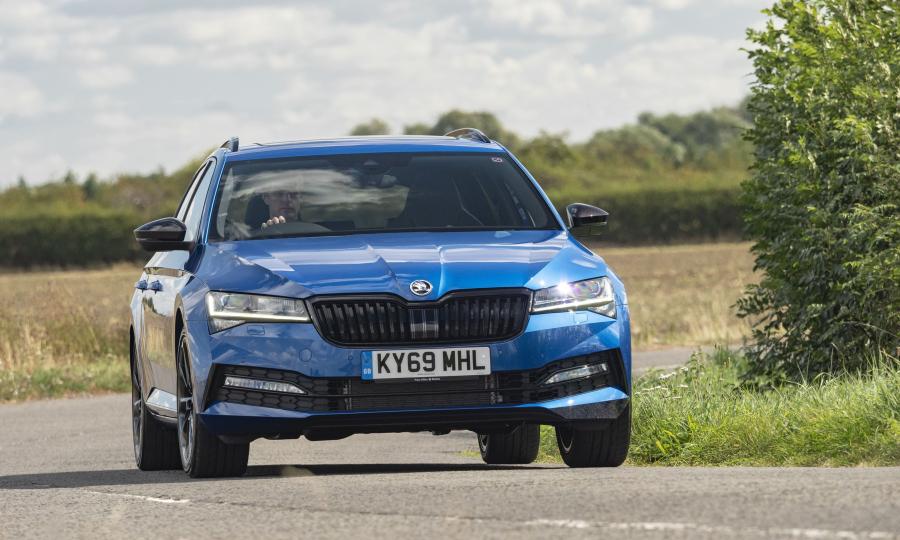  Skoda Superb Combi 4x4 SportLine 2019 года  (UK) (фото 20 из 34)